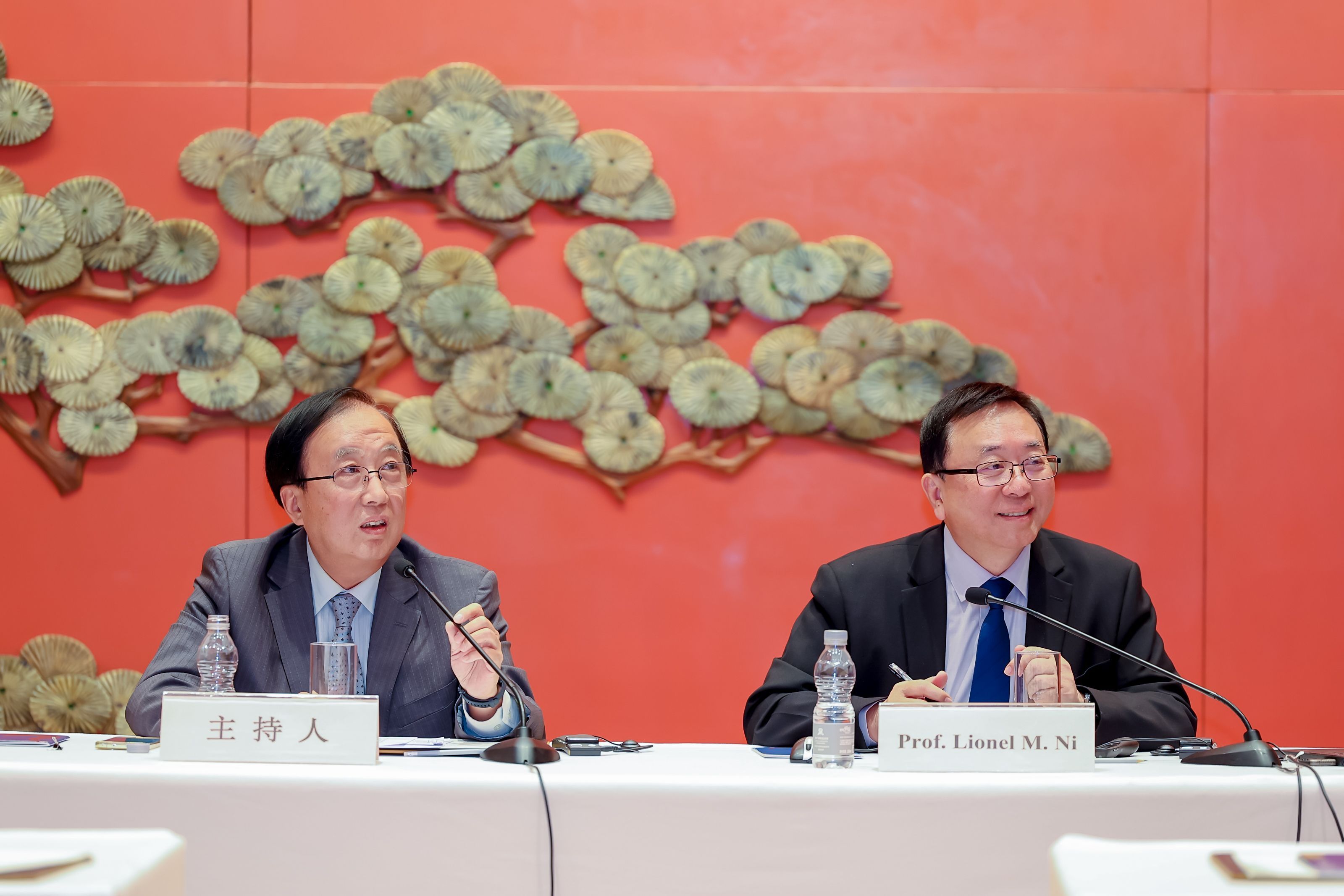 President Ni Explores AI Revolution with Journalists