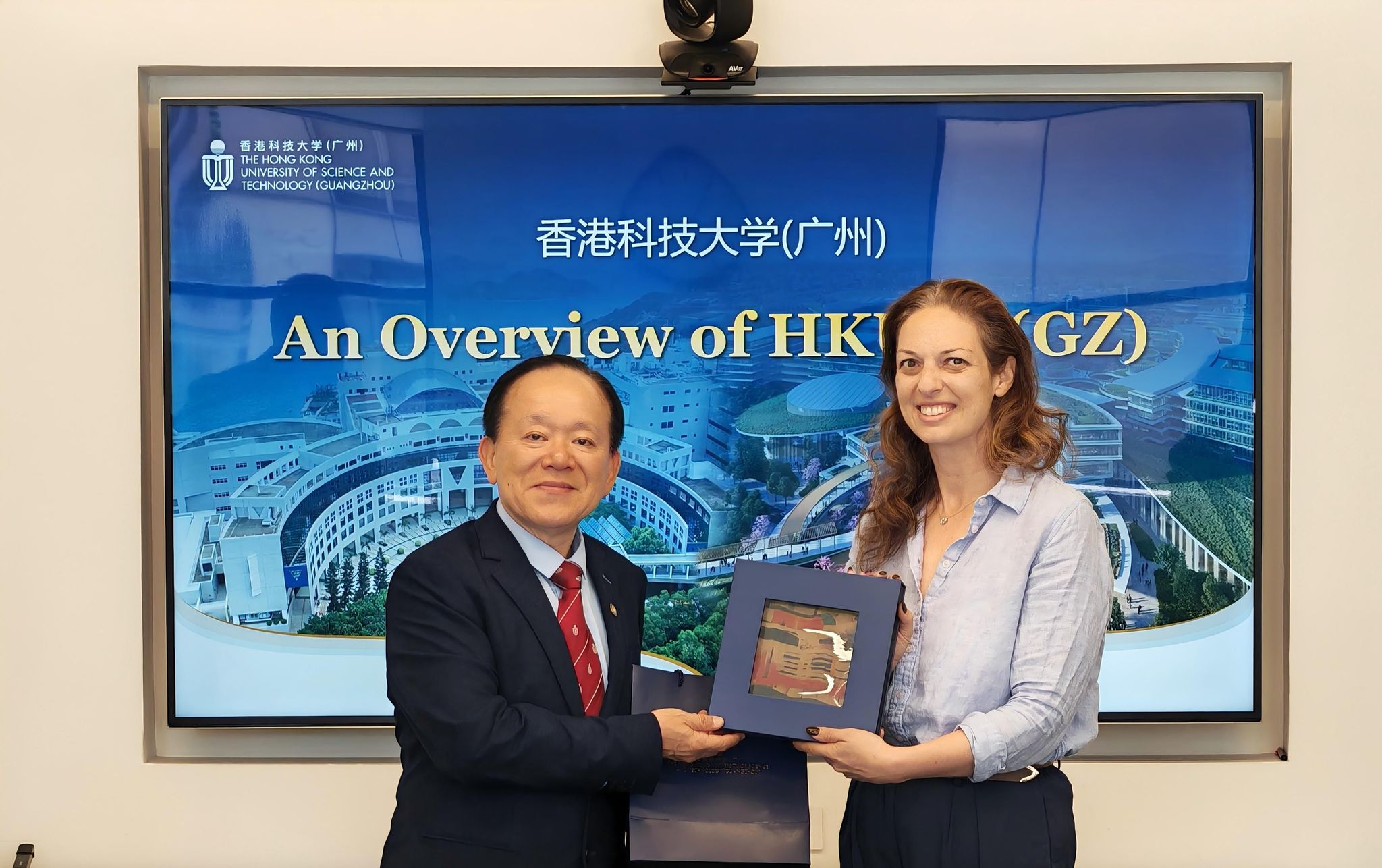 Professor Ricky Lee exchanges gifts with Dr. Gabrielle Gannon.