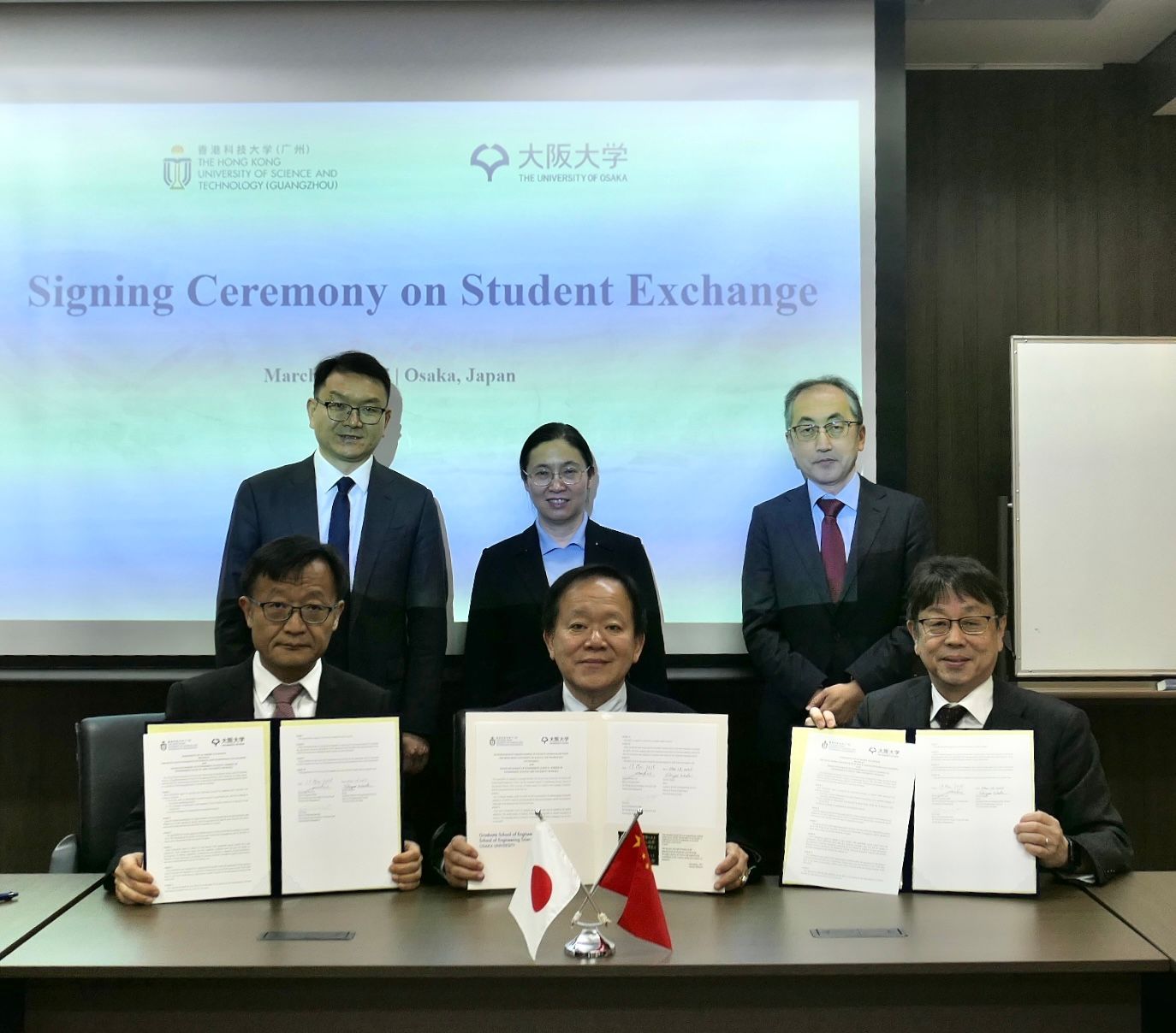 Signing agreements with Osaka University