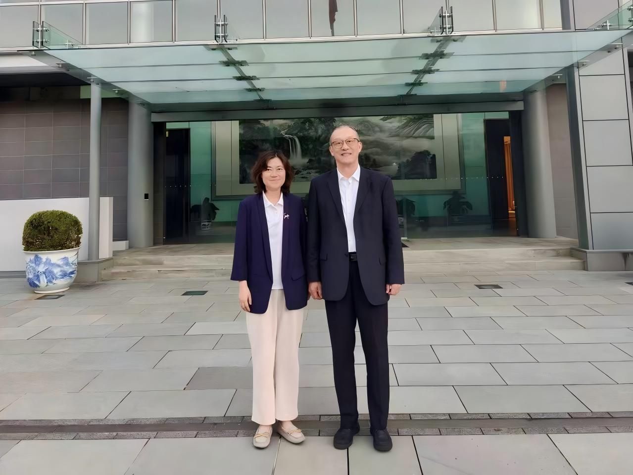 吴景深教授拜会中国驻悉尼教育参赞林晓青