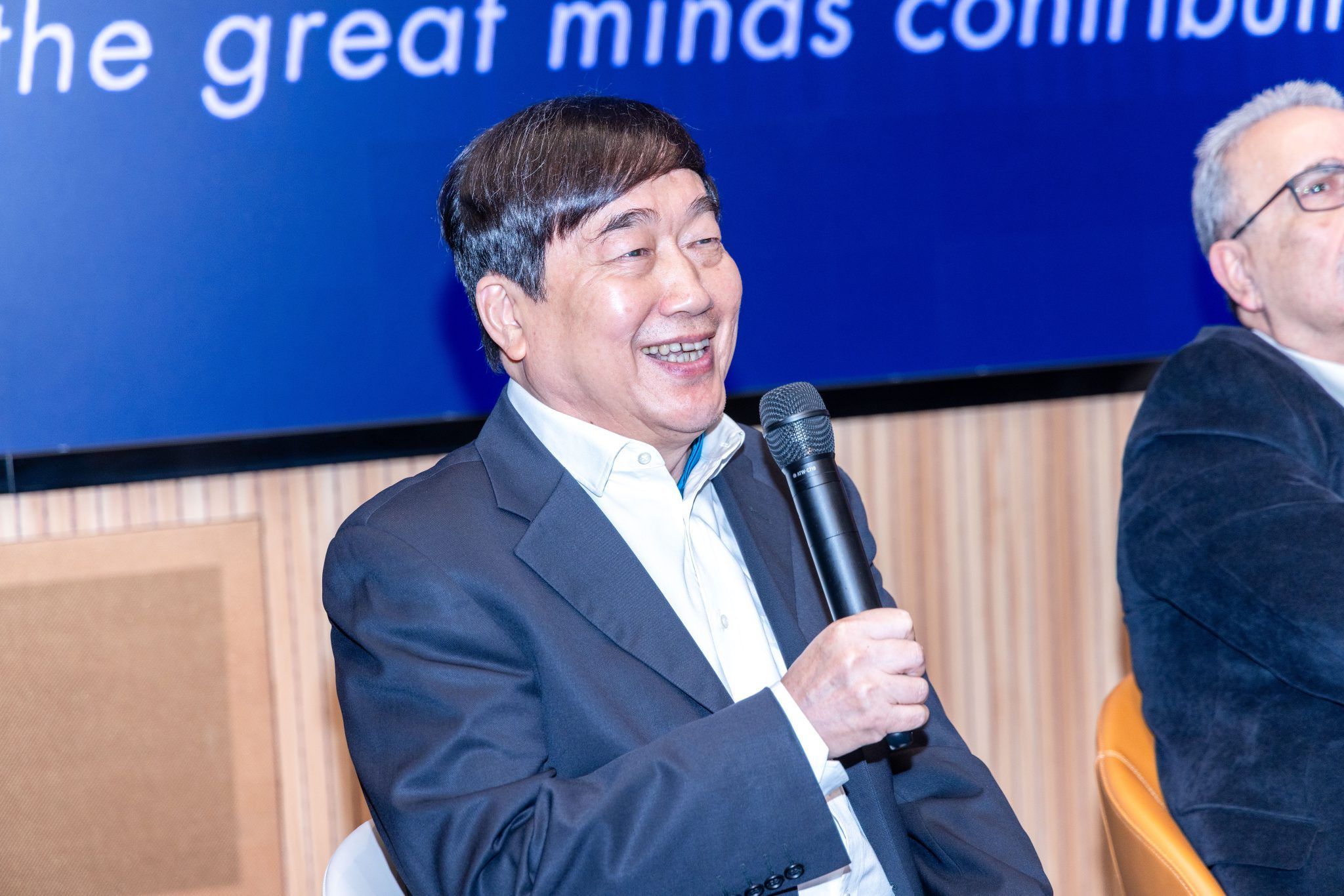 许宁生院士在论坛上发言