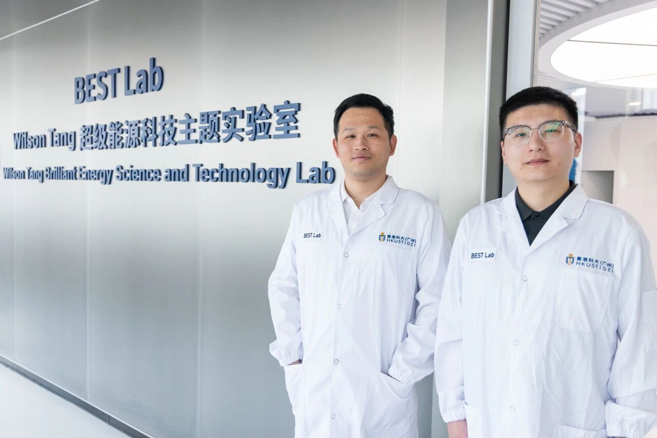 Assistant Professor Sheng ZHOU (left) and Shizheng SONG (right)