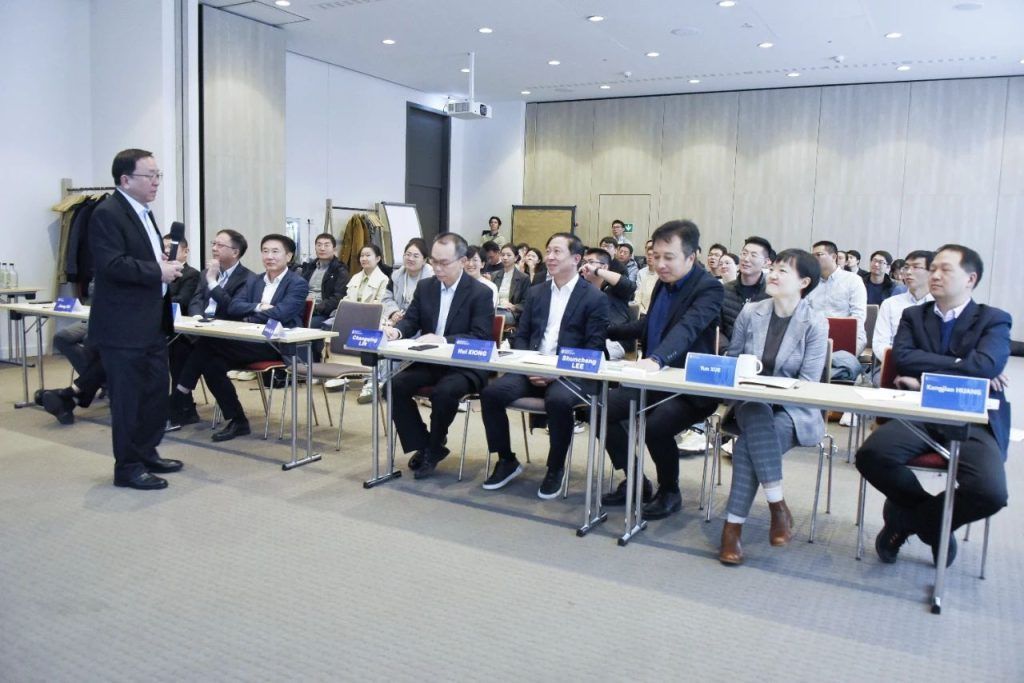 倪明选校长与高层次人才互动