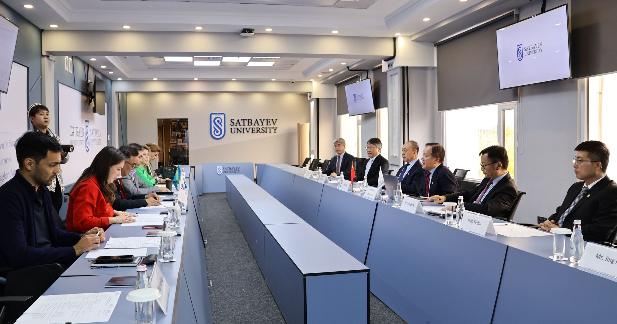 萨特巴耶夫国立技术大学会谈现场