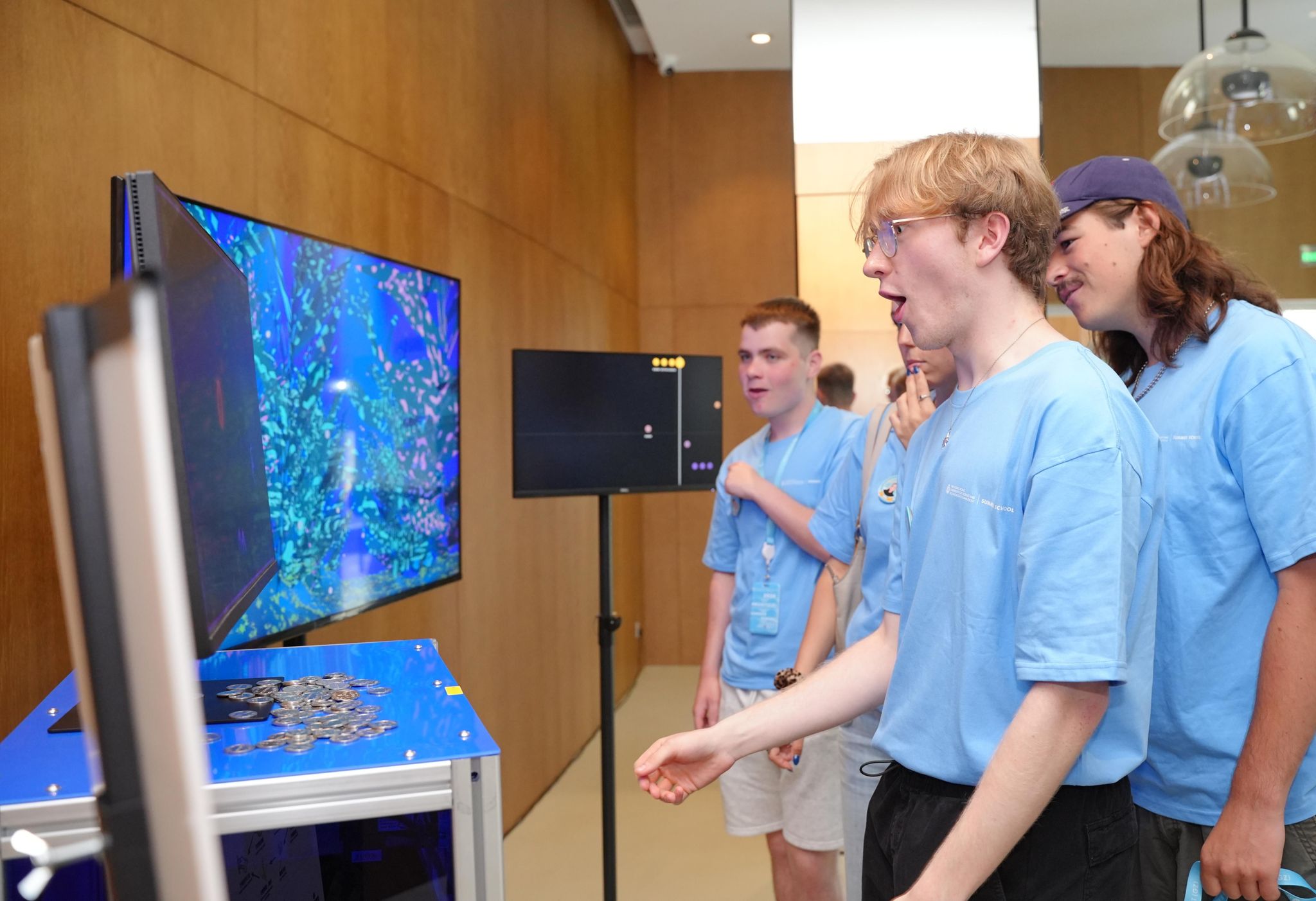 Alex experienced the project "Benefit Game: Alien Seaweed Swarms" on campus.