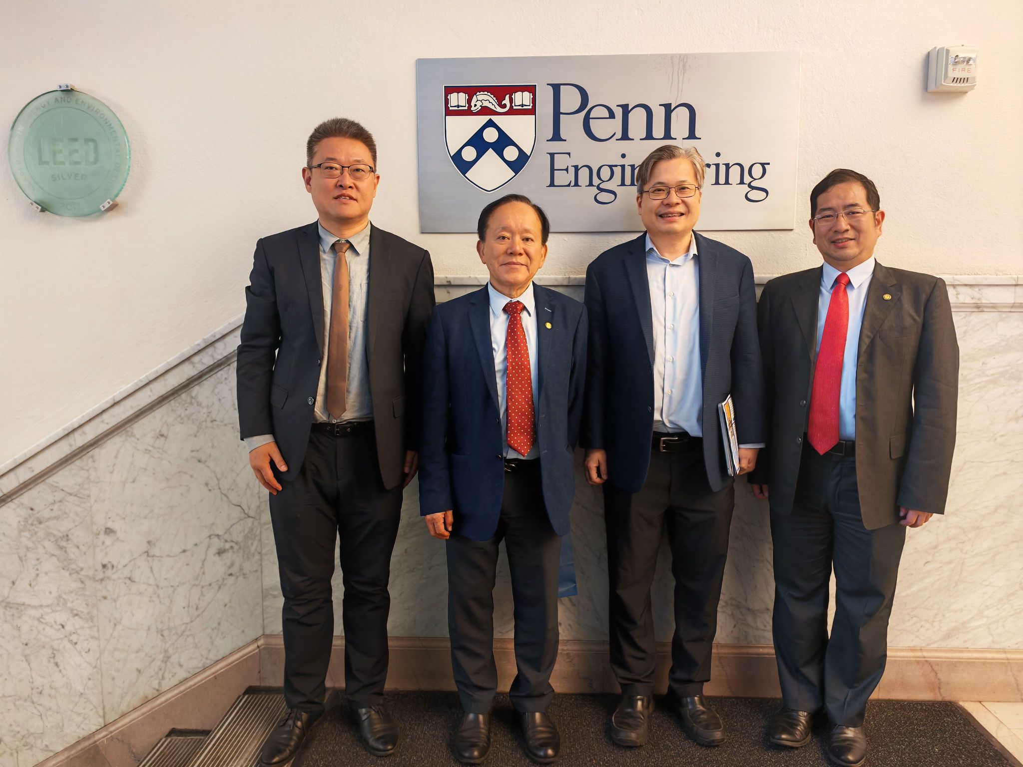 The delegation meets with Professor Boon Thau Loo.
