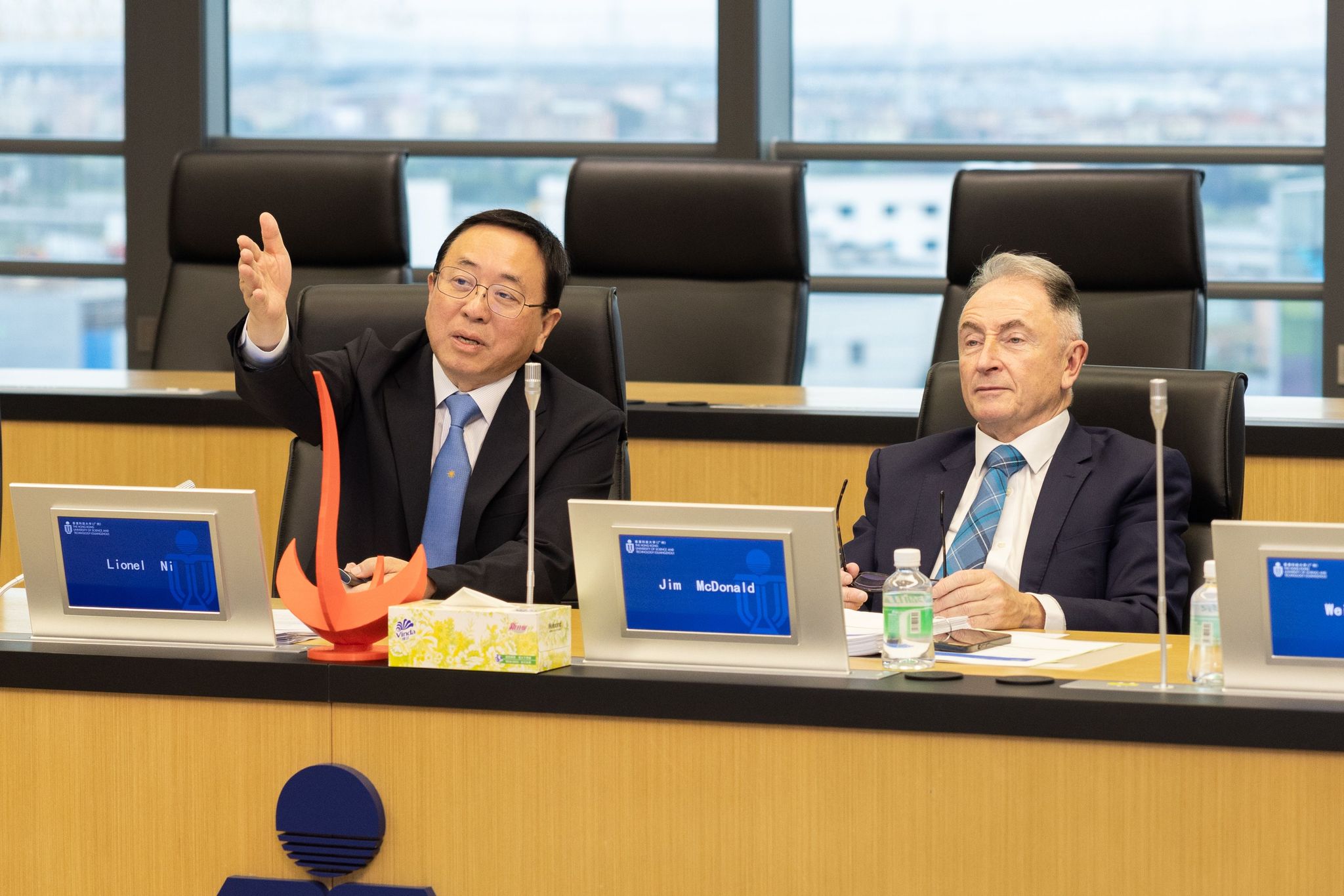 座谈会上两校校长发言