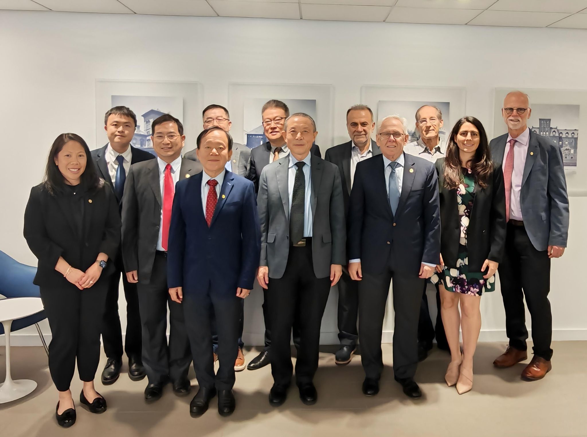 The delegation meets with Dr. Jianmin Qu and other senior officials of Stevens Institute of Technology.