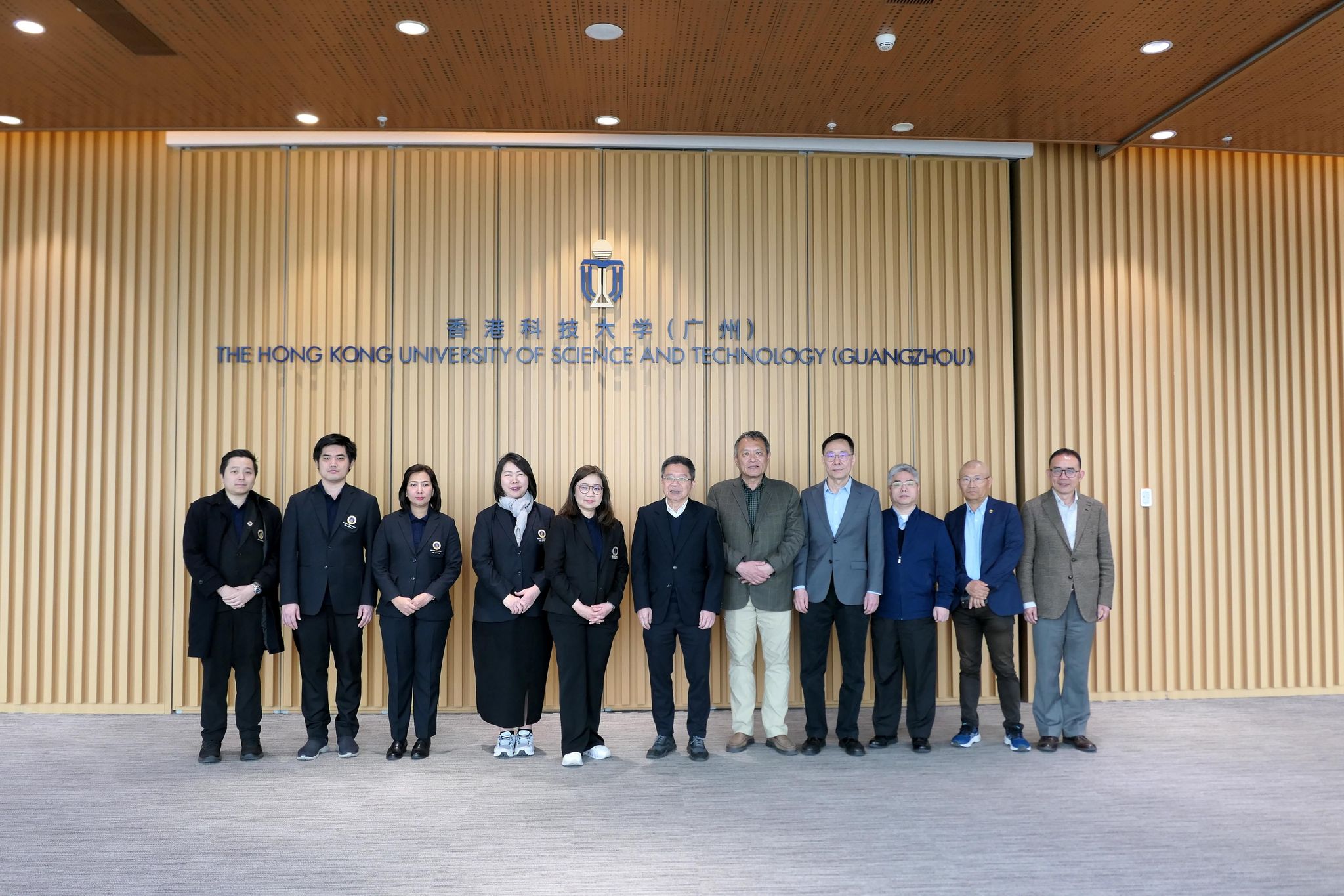 玛希隆大学代表团一行与港科大（广州）庞鼎全副校长等合影