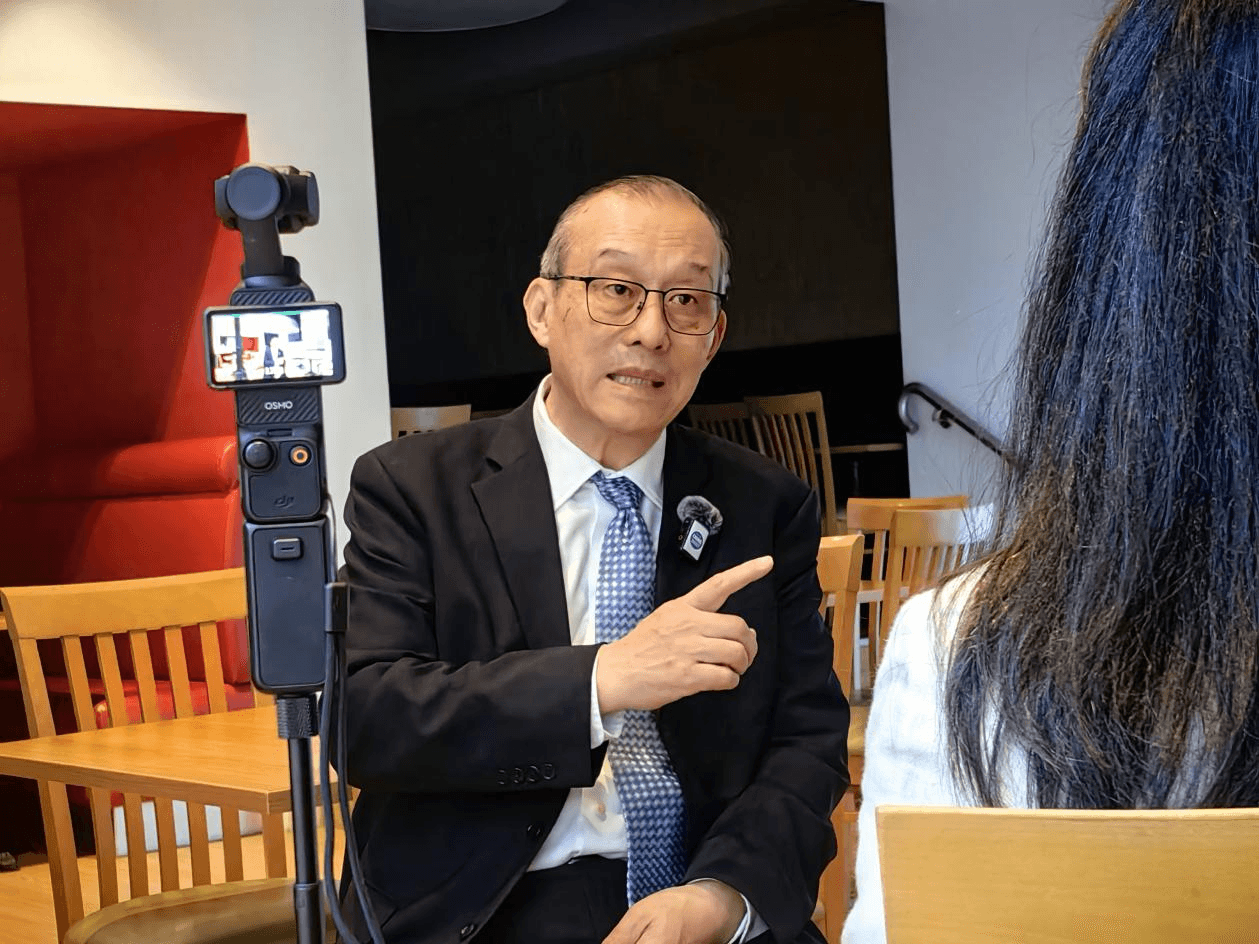 吴景深教授接受中国日报专访