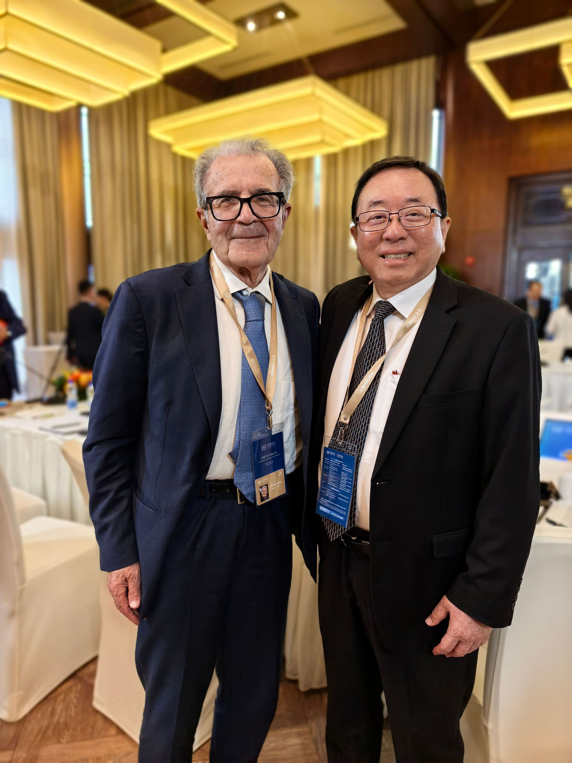 倪明选教授与Romano Prodi交流