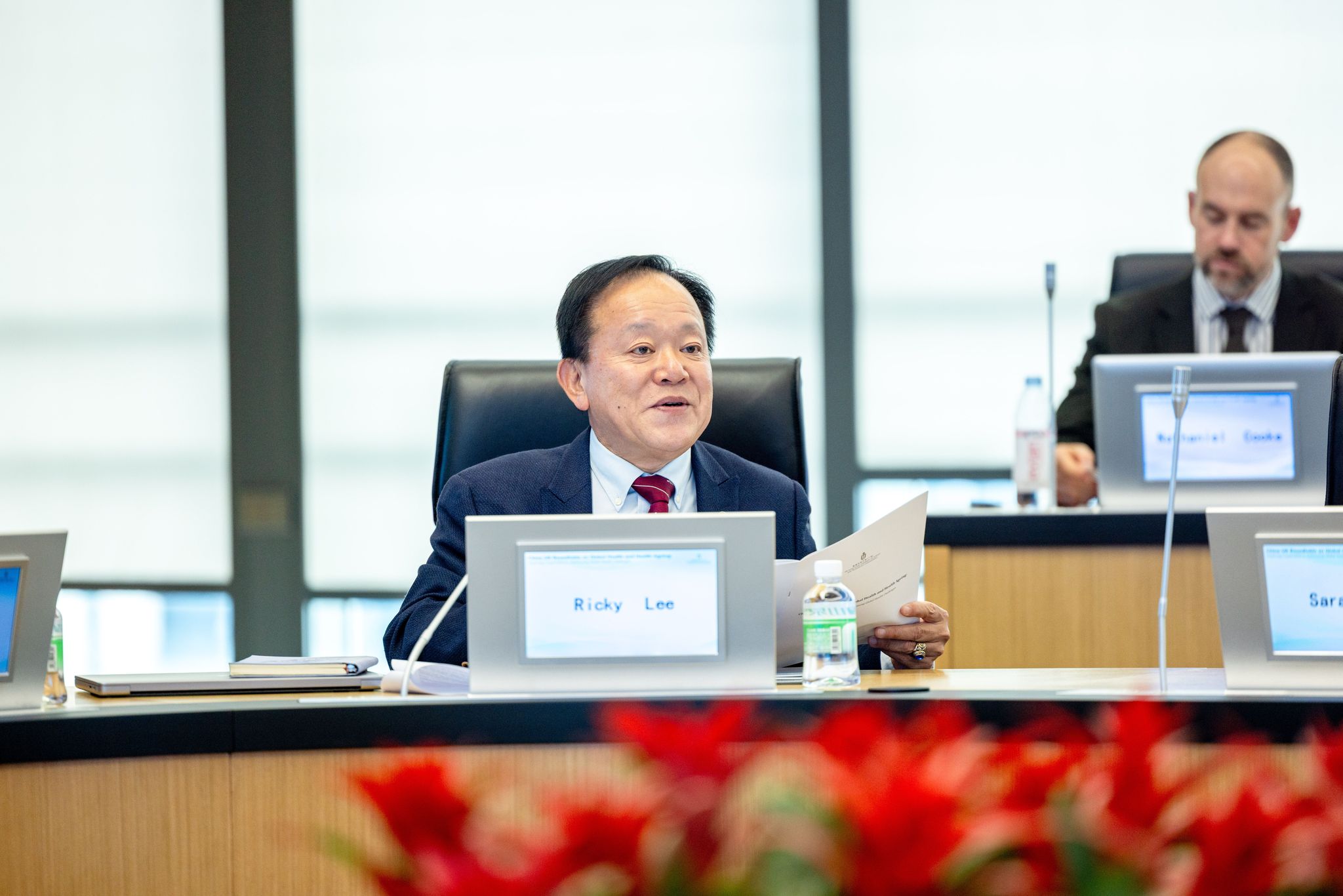 Professor Ricky Shi-Wei Lee, moderator of the roundtable, speaks during the event. 