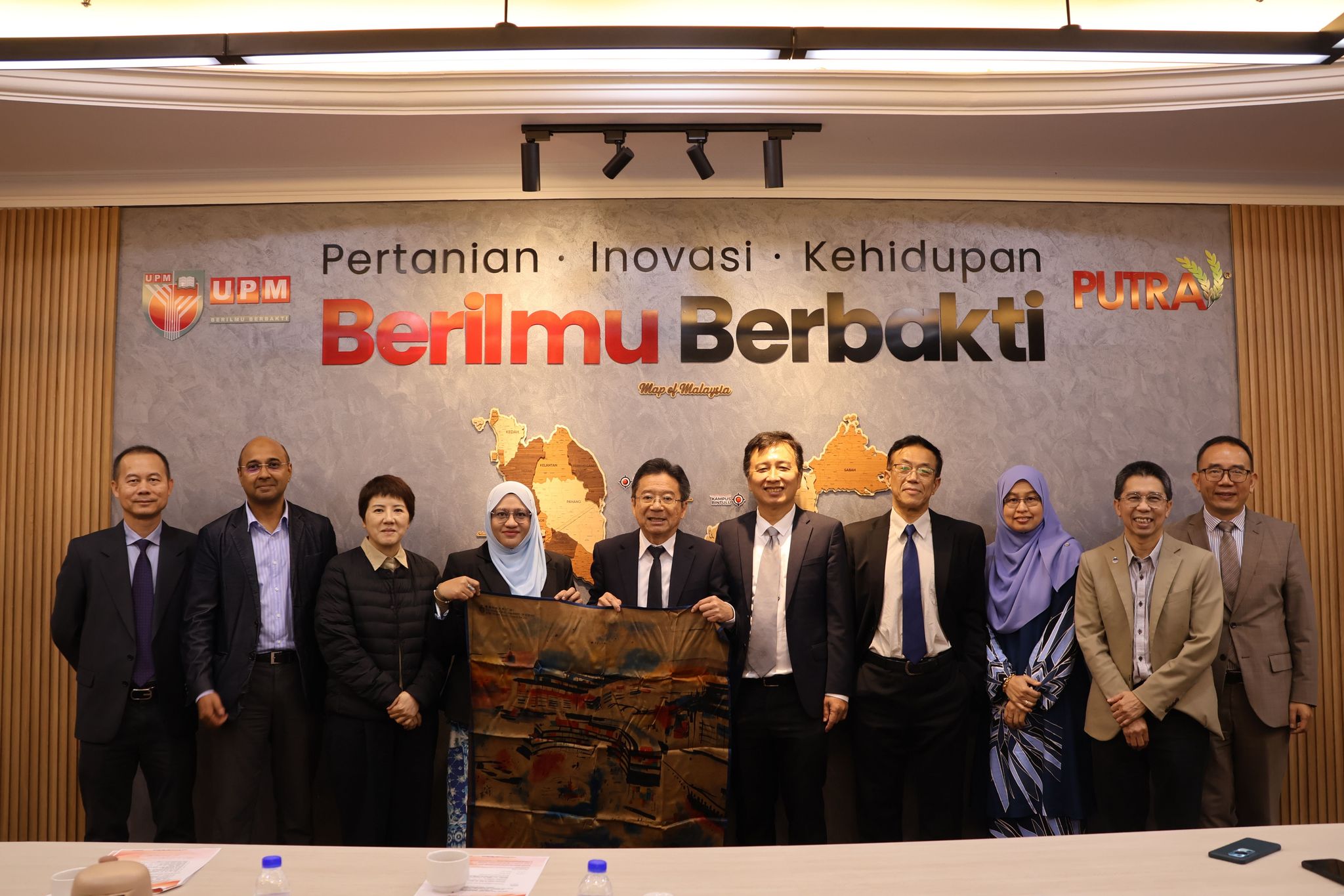 代表团成员在马来西亚博特拉大学