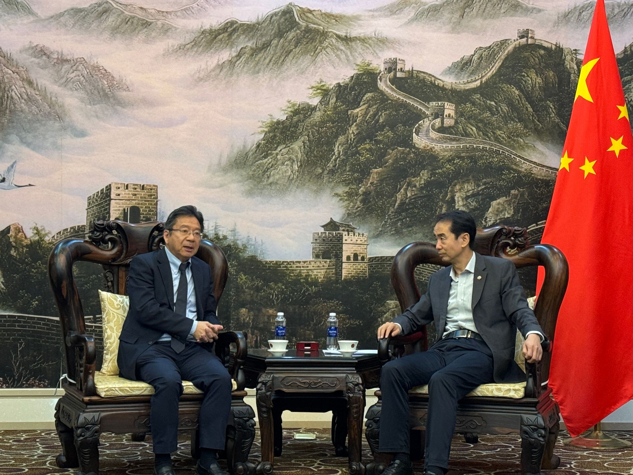 庞鼎全副校长拜会中国驻越南大使何炜