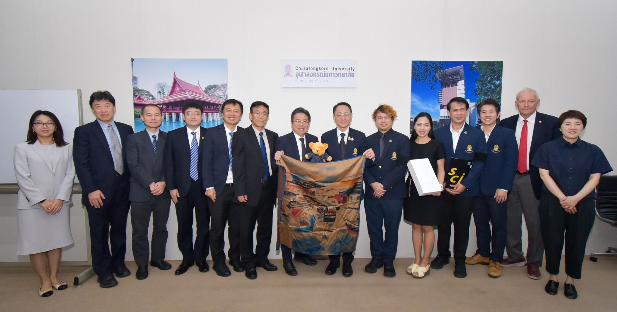 代表团拜访朱拉隆功大学