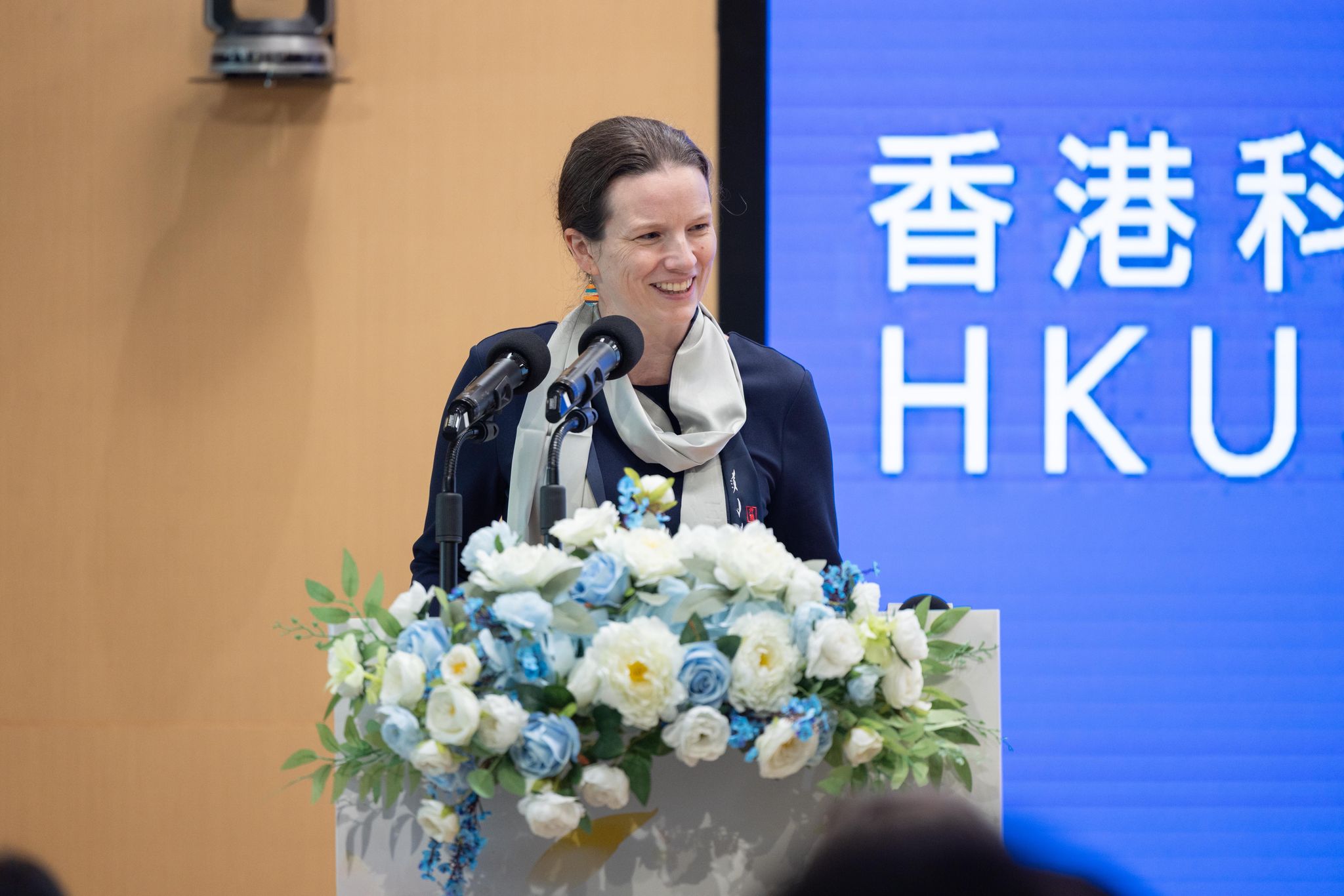 英国驻广州总领事孟诗然女士为活动致辞
