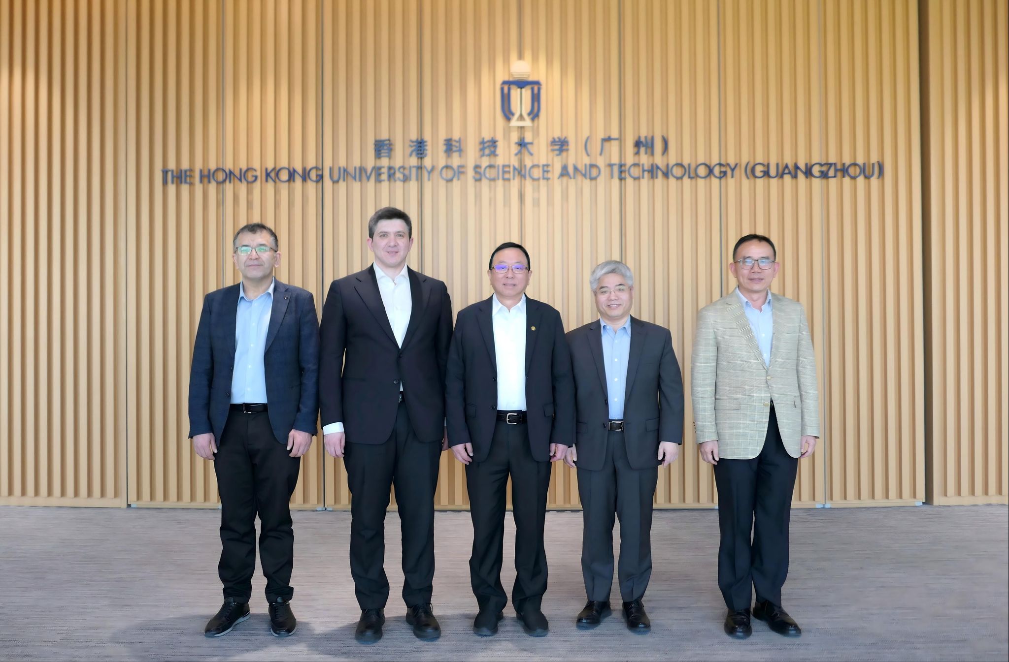 倪明选校长等与新乌兹别克斯坦大学客人合影