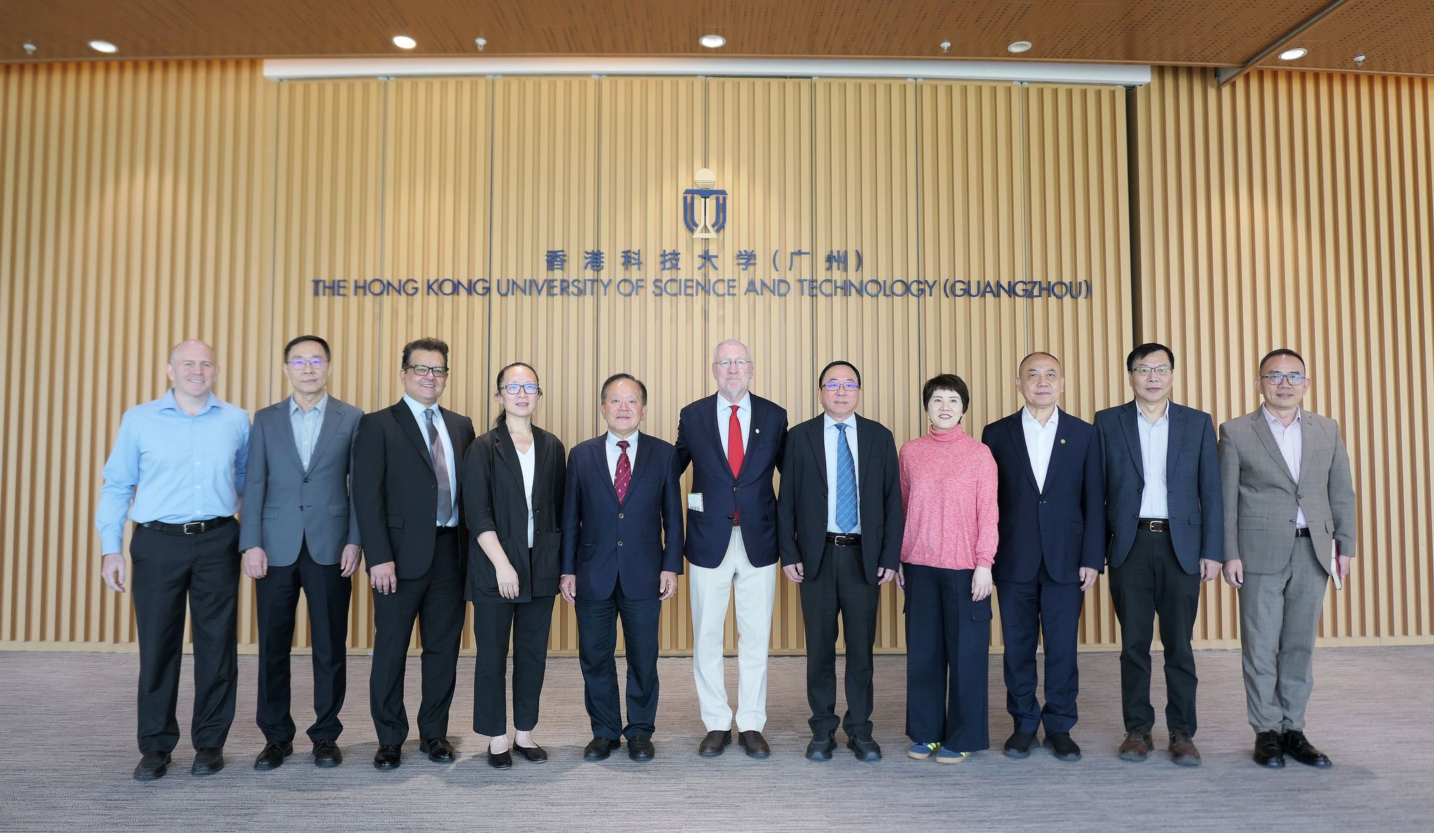 The visiting Cornell University and HKUST(GZ) participants at a senior-leadership meeting pose for a group photo