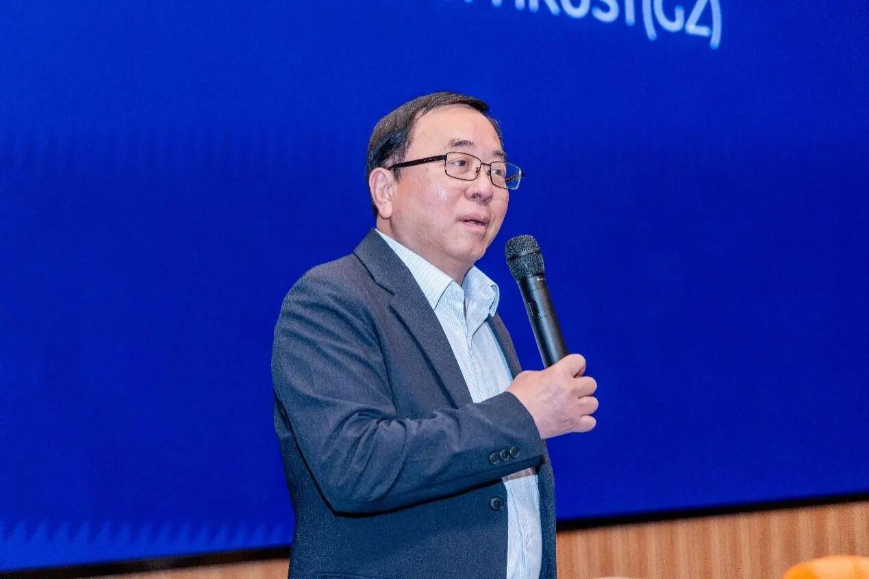 我校校长倪明选教授为论坛致开幕辞