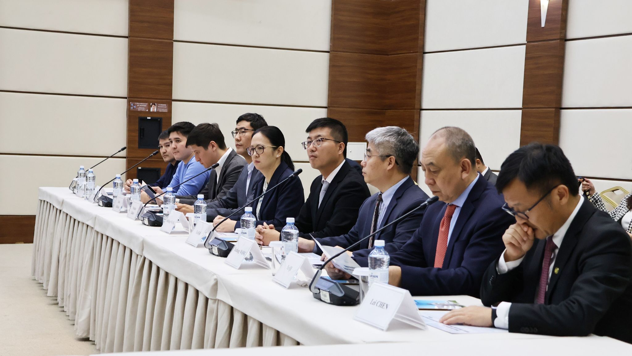 我校代表团出席圆桌会议